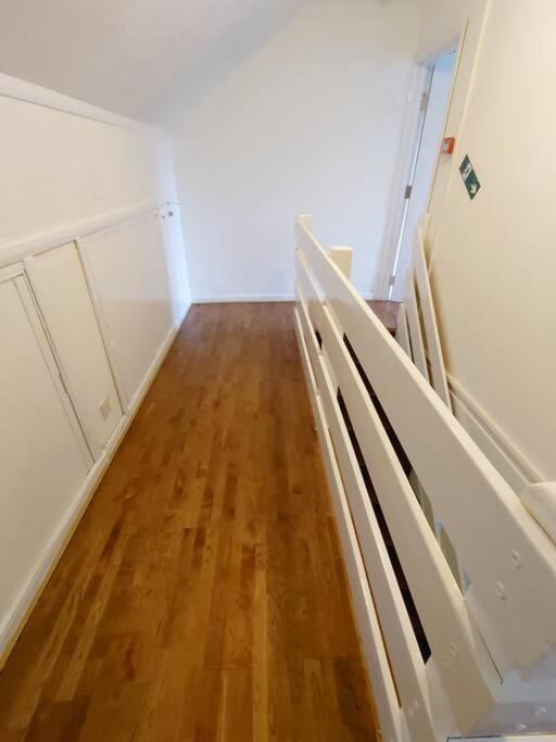 Edwardian 4 Bedrooms With 4 Bathrooms Townhouse, Next To Underground, Accommodates 10 People Лондон Екстер'єр фото