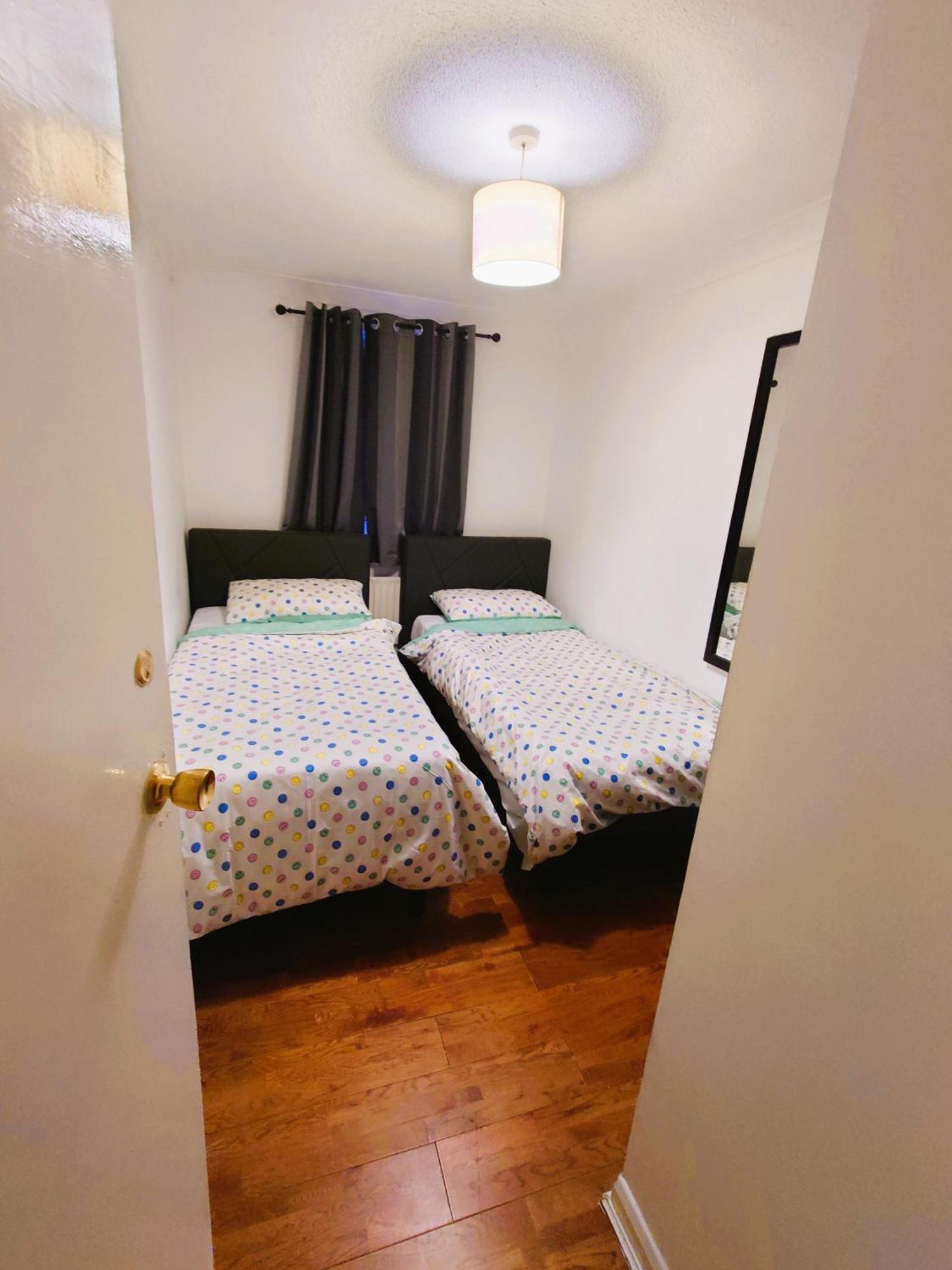 Edwardian 4 Bedrooms With 4 Bathrooms Townhouse, Next To Underground, Accommodates 10 People Лондон Екстер'єр фото